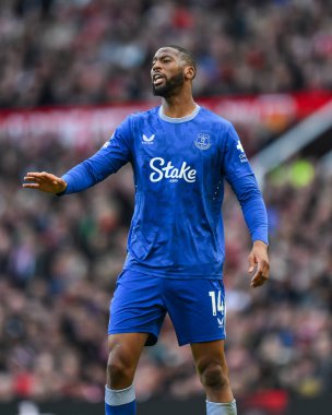 Everton 'dan Beto, Premier League maçında takım talimatlarını veriyor Manchester United Everton' a karşı Old Trafford, Manchester, İngiltere, 1 Aralık 2024