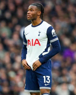 Tottenham Hotspur 'dan Destiny Udogie Premier League maçında Tottenham Hotspur Fulham' a karşı Tottenham Hotspur Stadyumu, Londra, İngiltere, 1 Aralık 2024