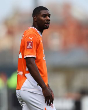 Blackpool 'dan Odeluga Offiah 1 Aralık 2024 tarihinde Birleşik Krallık' ın Bloomfield Road kentinde oynanan Blackpool-Birmingham maçı sırasında oynanan 2.