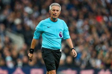 Hakem Darren Bond Premier Lig maçında Tottenham Hotspur Fulham 'a karşı Tottenham Hotspur Stadyumu, Londra, 1 Aralık 2024
