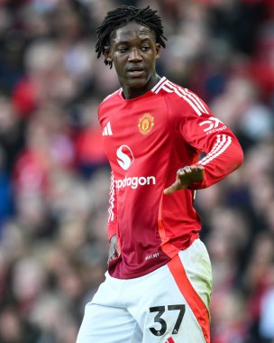 Manchester United 'dan Kobbie Mainoo Premier League maçı sırasında Manchester United Everton' a karşı Old Trafford, Manchester, İngiltere, 1 Aralık 2024