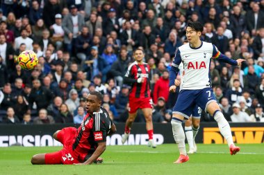 Tottenham Hotspur 'un oğlu Heung-min, Tottenham Hotspur' un 1 Aralık 2024 'te Tottenham Hotspur' a karşı oynadığı Premier League maçında çekim yapıyor.