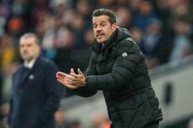 Fulham Ligi 'nden Marco Silva, Tottenham Hotspur' un Fulham 'a karşı oynadığı 1 Aralık 2024' te Tottenham Hotspur Stadyumu 'nda oynanan Premier League maçında tepki gösterdi.