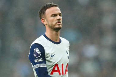 Tottenham Hotspur 'dan James Maddison 1 Aralık 2024' te Tottenham Hotspur 'a karşı Fulham Premier Lig maçında Londra' daki Tottenham Hotspur Stadyumu 'nda görülüyor.