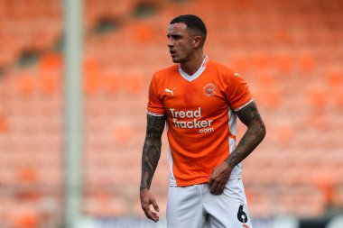 Blackpool 'dan Oliver Norburn, 1 Aralık 2024 tarihinde Blackpool, Blackpool' da oynanan Blackpool-Birmingham maçında