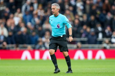 Hakem Darren Bond Premier Lig maçında Tottenham Hotspur Fulham 'a karşı Tottenham Hotspur Stadyumu, Londra, 1 Aralık 2024