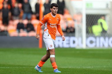 Blackpool 'dan Rob Apter, 1 Aralık 2024 tarihinde Birleşik Krallık, Blackpool' da oynanan Blackpool-Birmingham maçı sırasında oynanan ikinci tur karşılaşmasında