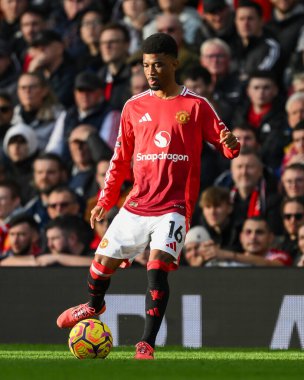 Manchester United 'dan Amad Diallo, Manchester United ile Everton arasındaki Premier League maçında 1 Aralık 2024 tarihinde Old Trafford, Manchester, İngiltere' de karşı karşıya geldi.