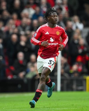 Manchester United 'dan Kobbie Mainoo Premier League maçı sırasında Manchester United Everton' a karşı Old Trafford, Manchester, İngiltere, 1 Aralık 2024