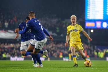 Crystal Palace 'dan Will Hughes, Premier Lig maçı sırasında Ipswich Town, Ipswich Road, Ipswich, İngiltere' de 3 Aralık 2024 'te Crystal Palace' a karşı oynadığı maçta topu aldı.