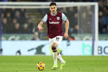 West Ham United takımından Konstantinos Mavropanos, 3 Aralık 2024 'te King Power Stadyumu' nda oynanan Premier League maçında Leicester City ile West Ham United karşılaşmasını izledi.