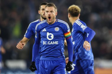 Leicester City 'den Jamie Vardy, İngiltere' nin Leicester kentindeki King Power Stadyumu 'nda oynanan Premier League maçında 1-0 kazanma hedefini kutluyor.