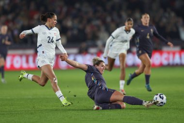 İngiltere 'den iMillie Bright, 3 Aralık 2024' te İngiltere 'nin Bramall Lane, Sheffield, Birleşik Krallık' ta oynanan Uluslararası Bayanlar Dostluk karşılaşmasında,