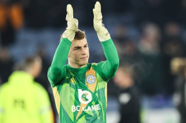 Leicester City 'den Mads Hermansen, 3 Aralık 2024' te King Power Stadyumu 'nda oynanan Premier League maçı sonrasında taraftarlarını alkışlıyor.