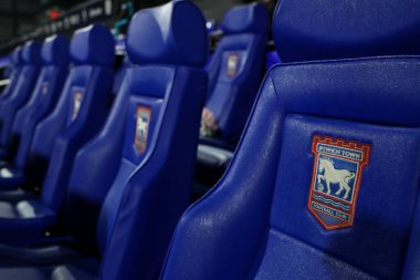 Portman Yolu 'ndaki yedek kulübesi Premier Lig maçı sırasında Ipswich Town, Ipswich Road, Ipswich, İngiltere, 3 Aralık 2024' te Crystal Palace 'a karşı.
