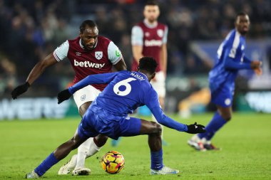 West Ham United takımından Michail Antonio, İngiltere 'nin Leicester kentindeki King Power Stadyumu' nda oynanan Premier League maçında pas attı.