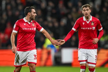 Wrexham 'dan Lewis Brunt selam Wrexham' dan Matthew James 'in 3 Aralık 20244' te SToK Cae Ras, Wrexham, İngiltere 'de oynanan Wrexham-Barnsley maçında gol atma şansı var.