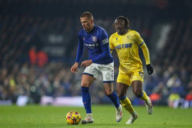 Ipswich Town 'dan Harry Clarke topu Kristal Saray' dan Eberechi Eze 'ye attı. Premier Lig maçı sırasında Ipswich Town, Ipswich, İngiltere' deki Kristal Saray 'a karşı 3 Aralık 2024