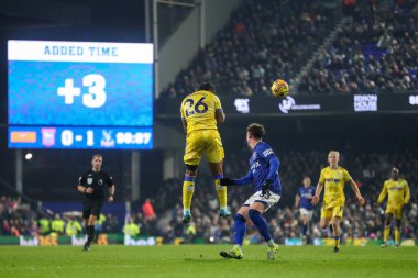 Kristal Saray 'dan Chris Richards, Premier Lig maçı sırasında Ipswich Town ile Ipswich Road, Ipswich, İngiltere' de 3 Aralık 2024 'te oynanan Crystal Palace maçında savunma alanından topu aldı.
