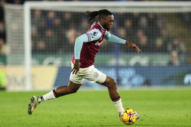 West Ham United takımından Aaron Wan-Bissaka, 3 Aralık 2024 'te King Power Stadyumu' nda oynanan Premier League maçında Leicester City, West Ham United 'a karşı.