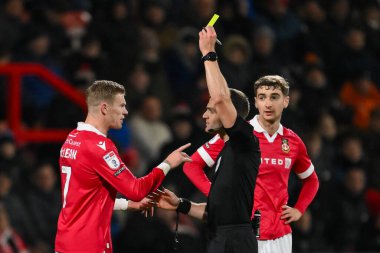 Hakem Benjamin Speedie, Wrexham 'dan James McClean' e 3 Aralık 2024 'te SToK Cae Ras, Wrexham, İngiltere' de oynanan Wrexham-Barnsley maçında sarı kart verdi.