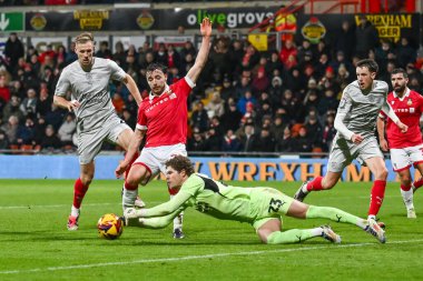 Barnsley 'li Ben Killip, Wrexham' lı Ollie Rathbone 'un 3 Aralık 2024' te SToK Cae Ras, Wrexham, Birleşik Krallık 'ta oynanan Wrexham-Barnsley maçında kazanmasını sağladı.