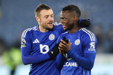 Leicester City 'den Jamie Vardy ve Leicester City' den Patson Daka, 3 Aralık 2024 'te King Power Stadyumu' nda Leicester City ile West Ham United arasında oynanan Premier League maçı sonrasında kucaklaşıyorlar.