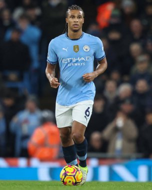 Manchester City 'den Nathan Ak Premier League maçı sırasında Manchester City, Etihad Stadyumu' nda Nottingham Forest 'a karşı 4 Aralık 2024