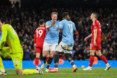 Manchester City 'den Kevin De Bruyne, Premier League maçında Manchester City - Nottingham Forest maçında 4 Aralık 2024' te Etihad Stadyumu 'nda 2-0 yapma golünü kutluyor.