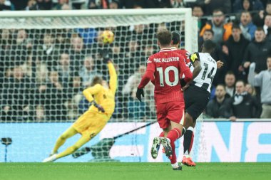 Newcastle United takımından Alexander Isak, 4 Aralık 202 'de St. James' Park, Newcastle 'da oynanan Premier League karşılaşmasında 1-0 öne geçti.