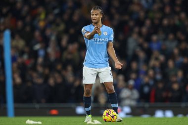 Manchester City 'den Nathan Ak, Premier League maçında takım talimatlarını veriyor Manchester City - Nottingham Forest maçı sırasında Etihad Stadyumu, Manchester, İngiltere, 4 Aralık 2024