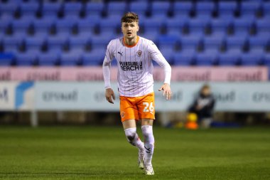 Blackpool takımından Zac Ashworth 4 Aralık 2024 'te Croud Meadow, Shrewsbury, İngiltere' de oynanan Shrewsbury Town-Blackpool maçında