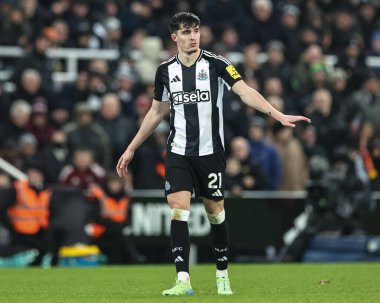 Newcastle United 'dan Tino Livramento Premier League maçı sırasında St.James' Park, Newcastle, 4 Aralık 202 'de Liverpool' a karşı