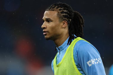 Manchester City 'den Nathan Ak Premier League maçı sırasında Etihad Stadyumu' nda Manchester City 'ye karşı Nottingham Forest maçında ısınma turunda, 4 Aralık 2024