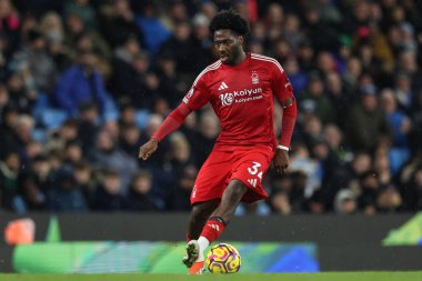 Premier Lig maçı sırasında Nottingham Ormanı 'ndan Ola Aina Manchester City - Nottingham Ormanı maçı sırasında Etihad Stadyumu, Manchester, İngiltere, 4 Aralık 2024