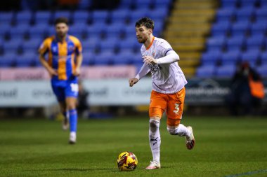 Blackpool 'dan James Husband, 4 Aralık 2024' te Croud Meadow, Shrewsbury, İngiltere 'deki Shrewsbury Town' a karşı oynanan Sky Bet 1 karşılaşmasında topla ileri gidiyor.