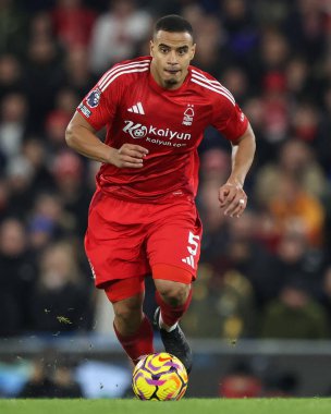 Nottingham Ormanı 'ndan Murillo Santiago Premier League maçı sırasında Manchester City, Etihad Stadyumu' nda Nottingham Ormanı 'na karşı 4 Aralık 2024