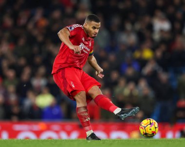 Nottingham Ormanı 'ndan Murillo Santiago Premier League maçında pas veriyor Manchester City, Etihad Stadyumu' nda Nottingham Forest 'a karşı, 4 Aralık 2024