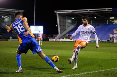 Blackpool 'dan James Husband, 4 Aralık 2024' te Croud Meadow, Shrewsbury, İngiltere 'de oynanan Shrewsbury Town-Blackpool maçında pas attı.