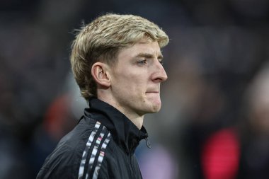 Newcastle United takımından Anthony Gordon 4 Aralık 202 'de St. James' Park, Newcastle 'da Liverpool' a karşı oynanan Premier League maçı sırasında