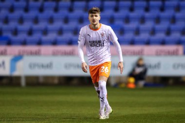 Blackpool takımından Zac Ashworth 4 Aralık 2024 'te Croud Meadow, Shrewsbury, İngiltere' de oynanan Shrewsbury Town-Blackpool maçında