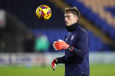 Blackpool 'dan Harry Tyrer 4 Aralık 2024' te Croud Meadow, Shrewsbury, İngiltere 'de oynanan Sky Bet Ligi 1 maçı öncesinde ısınma turunda