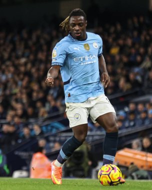 Manchester City 'den Jrmy Doku Premier League maçı sırasında Manchester City, Etihad Stadyumu' nda Nottingham Forest 'a karşı, 4 Aralık 2024