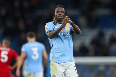 Manchester City 'den Jrmy Doku, Premier League maçının sonunda taraftarları Etihad Stadyumu' nda Manchester City - Nottingham Forest maçında alkışlıyor.