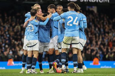 Manchester City 'den Kevin De Bruyne, Premier League maçında Manchester City - Nottingham Forest maçında 4 Aralık 2024' te Etihad Stadyumu 'nda 2-0 yapma golünü kutluyor.