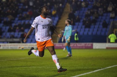 Blackpool 'dan Josh Onomah, 4 Aralık 2024' te Croud Meadow, Shrewsbury, İngiltere 'deki Shrewsbury Town-Blackpool maçında 1-2 kazanma hedefini kutluyor.