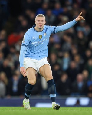 Erling Haaland of Manchester City gives his team instructions during the Premier League match Manchester City vs Nottingham Forest at Etihad Stadium, Manchester, United Kingdom, 4th December 2024 clipart