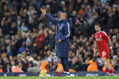 Nottingham Forest teknik direktörü Nuno Esprito Santo, Premier League maçı sırasında Etihad Stadyumu 'nda Manchester City - Nottingham Forest maçında tepki gösterdi.