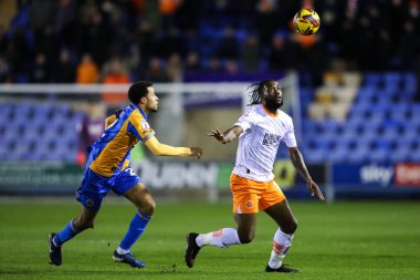 Blackpool takımından Josh Onomah, 4 Aralık 2024 'te Croud Meadow, Shrewsbury' de oynanan Shrewsbury Town-Blackpool maçında sahada.