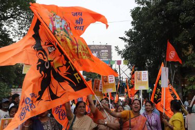 Hindu Jagaran Monch üyeleri, Bangladeş 'in Hindu azınlık toplumuna karşı 6 Aralık 2024' te Kolkata 'da Debajyoti Chakraborty' nin yaptığı zulümleri durdurmak için slogan atıyorlar. Fotoğraf: Debajyoti Chakraborty / News Resimleri  